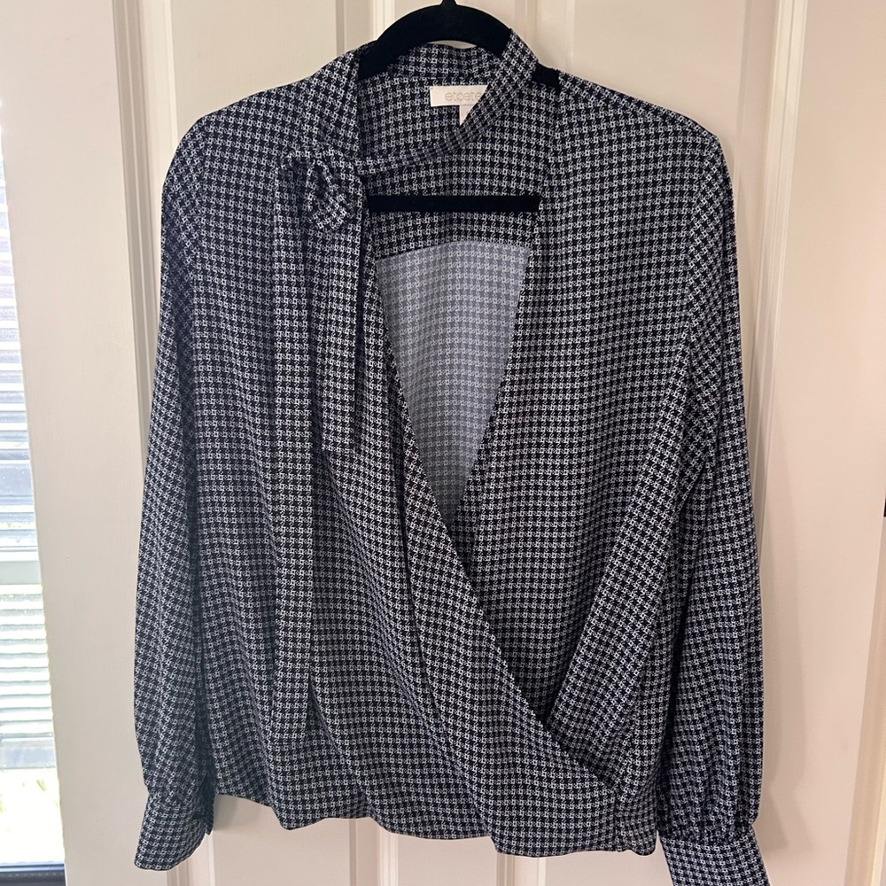 Etcetera Black/White Low Cut Wrap  Blouse w/ neck tie  Sz 8 NWOT smoke free